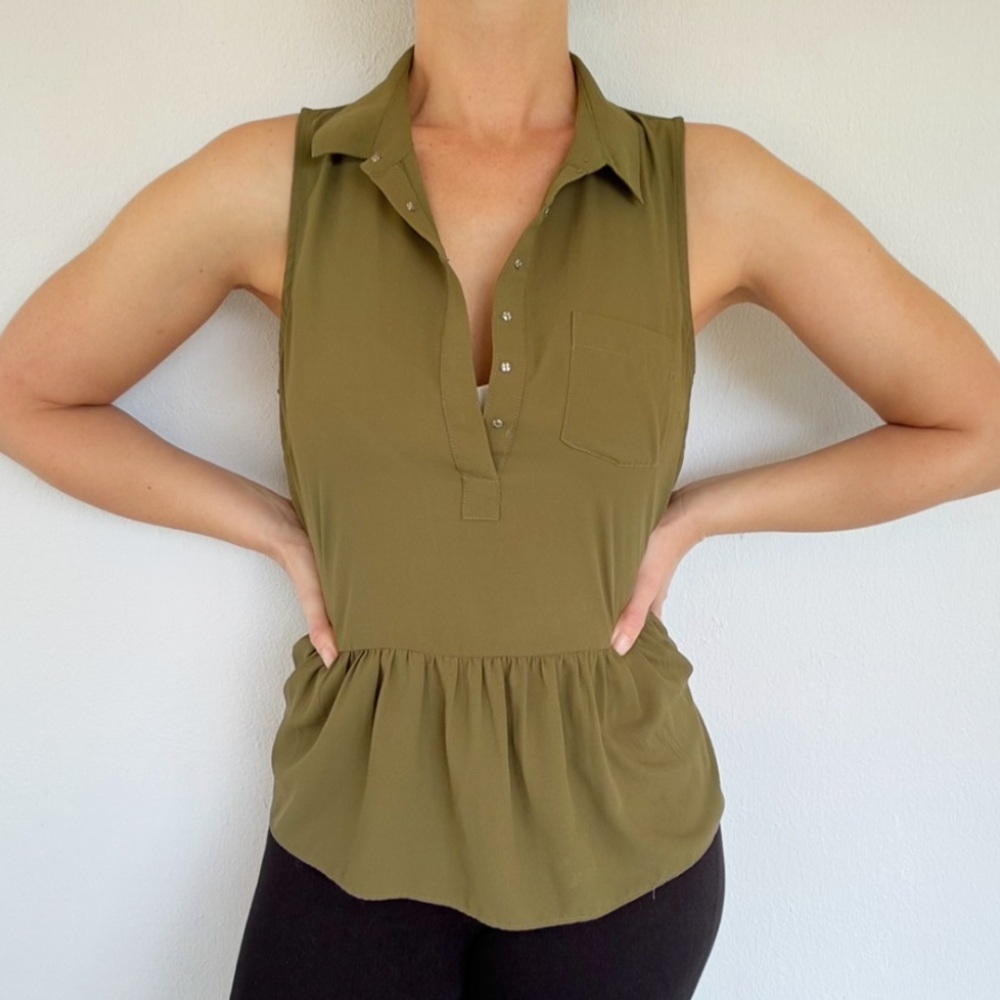 American Eagle army green sleeveless half button chiffon peplum blouse small